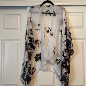 Beautiful Flowey kimono very light weight